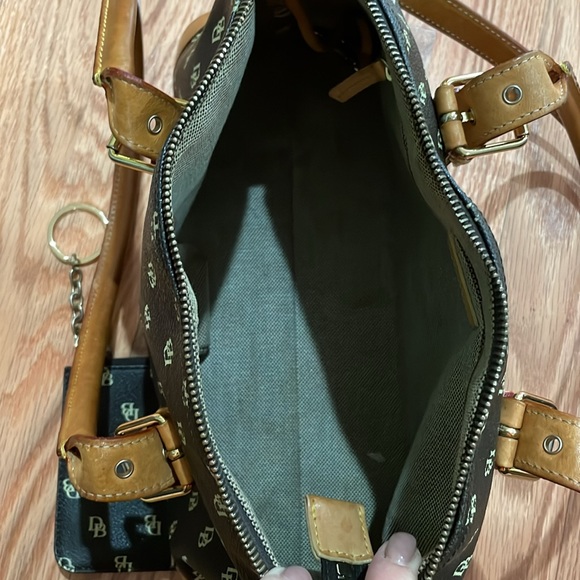 Dooney & Bourke brown and tan logo shoulder bag - Picture 2 of 11